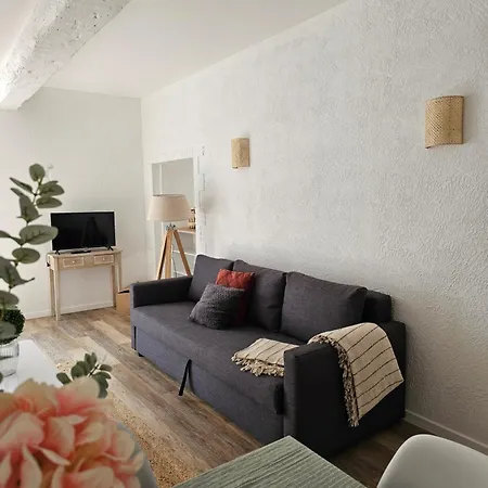 Le Qg Des Epesses A 5 Min Du Puy Dufou Tatil Evi Les Épesses