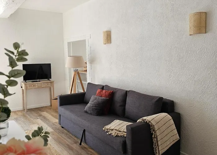 Le Qg Des Epesses A 5 Min Du Puy Dufou Tatil Evi Les Épesses