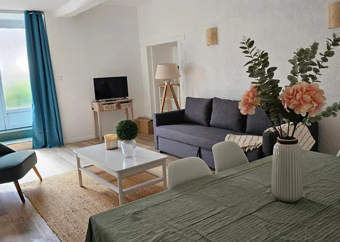 Le Qg Des Epesses A 5 Min Du Puy Dufou Tatil Evi